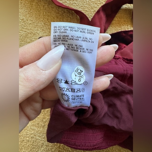 💋NWT Reformation Malika Velvet Top - Picture 7 of 7